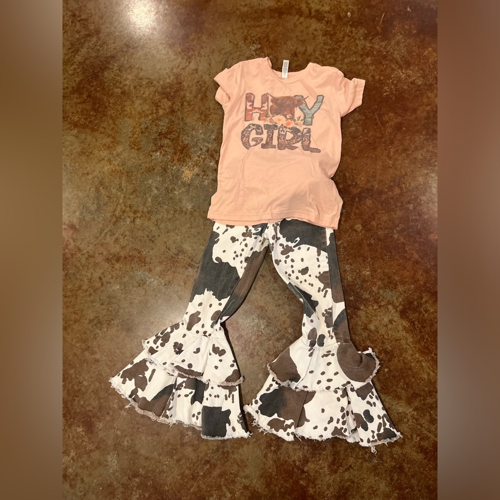 Girl shirt and pants outfit. Size: 10-12. In good condition. Super cute!